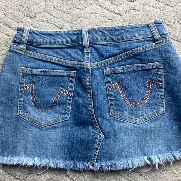 Size 5 skirt! Please view pictures - Picture 2 of 2